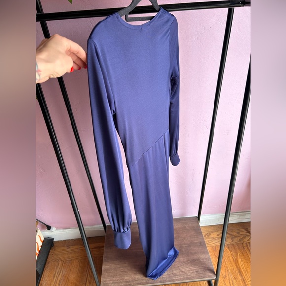 Stunning deep V silk like dress! - Picture 2 of 3